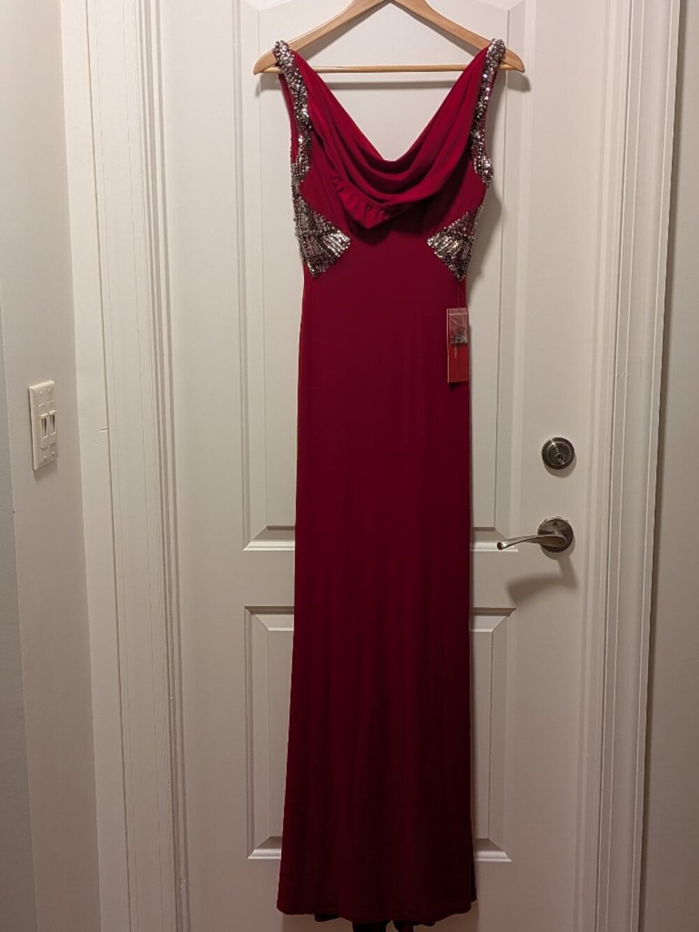Carmen Marc Valvo Infusion Sleeveless Sequin Gown New w/ Tag Red Size 4